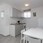 House Lavanda - Kricin, Underground Level Apartamento